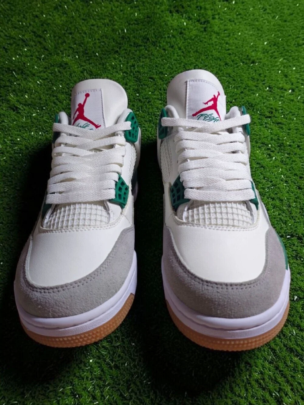 Air Jordan 4 Retro SB Pine Green Size 10 Replacement Box